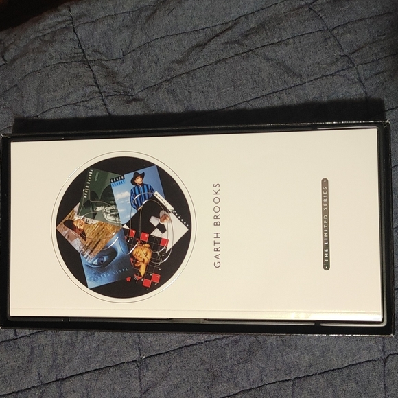 Garth Brooks. The Limited Collection. CD Box set. - Picture 4 of 5